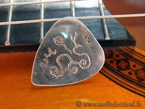 Púa de guitarra artesanal de plata 925