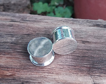 Closed ear plug - solid silver tunnel