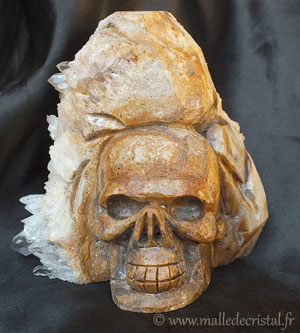 Crâne de Cristal Roche crane sculpture minérale